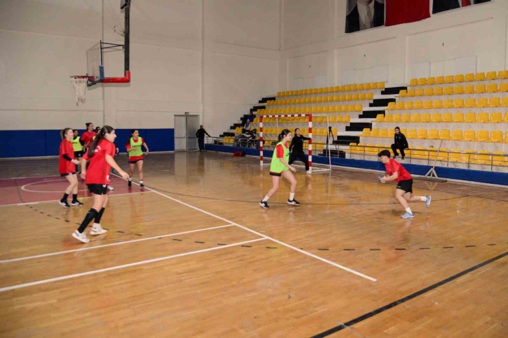 Dbb Kadın Hentbol Takımı 1. Lig Yolunda