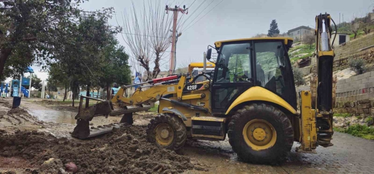 Eyyübiye’de Sel Sonrası Temizlik Çalışmaları Sürüyor