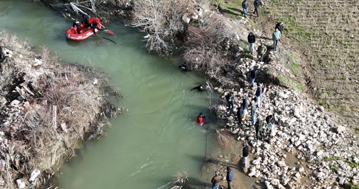 Kaybolan Otizmli Çocuk Hem Suda Hem De Karada Aranıyor