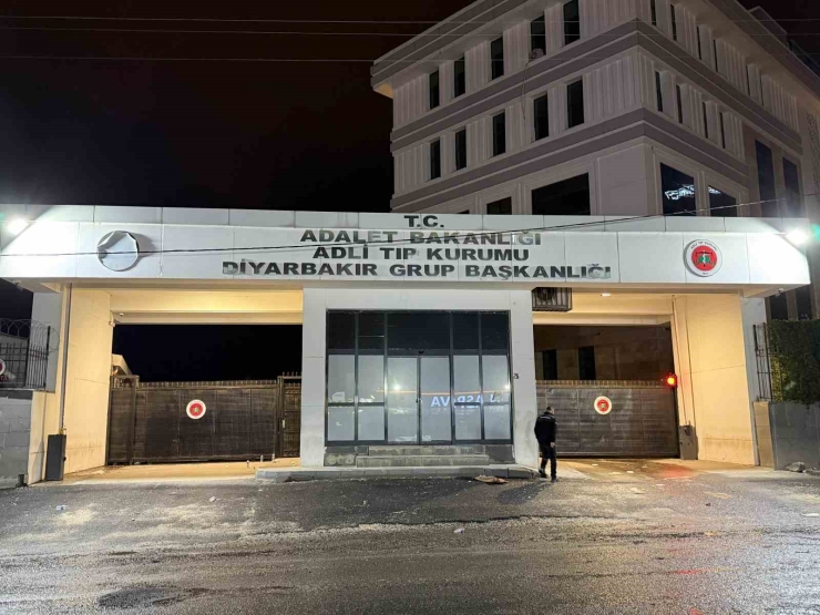 Eşi İle Uygunsuz Şekilde Yakaladığı Adama Kurşun Yağdırdı: 1 Ölü, 1 Yaralı