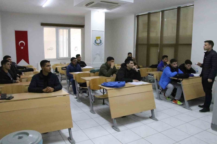 Haliliye’de Gençler Geleceğe Eğitimle Hazırlanıyor