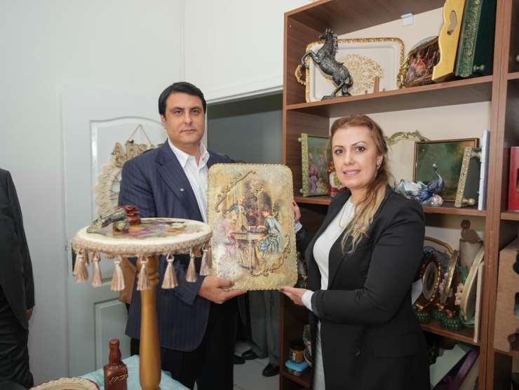 Yılmaz’dan Kadın Ve Çocuklara Anlamlı Ziyaret