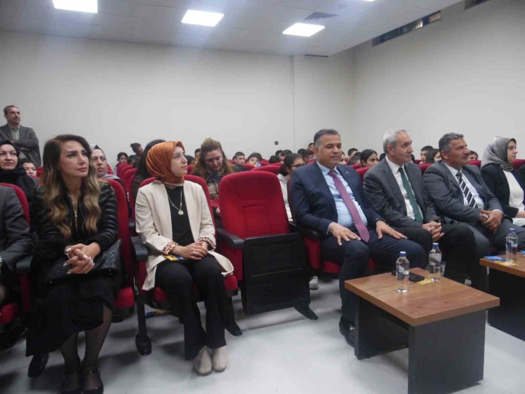 Sıfır Atık Etkinliğinde Sergi, Atölye Ve Fidan Dikimi Gerçekleştirildi