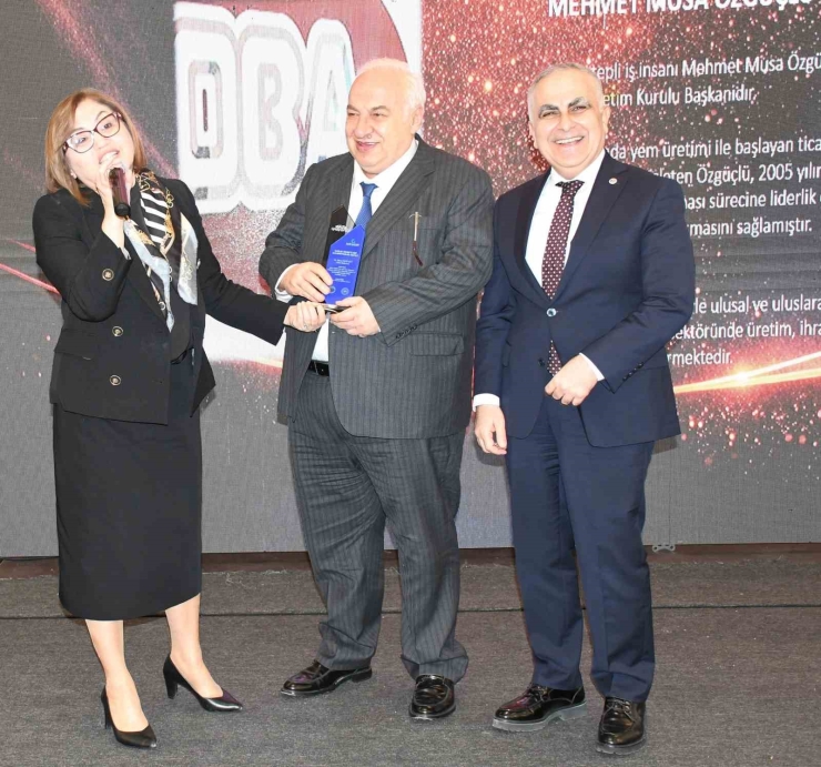 Musa Özgüçlü’ye "sağlığa En Büyük Yatırım Yapan Hayırsever" Ödülü