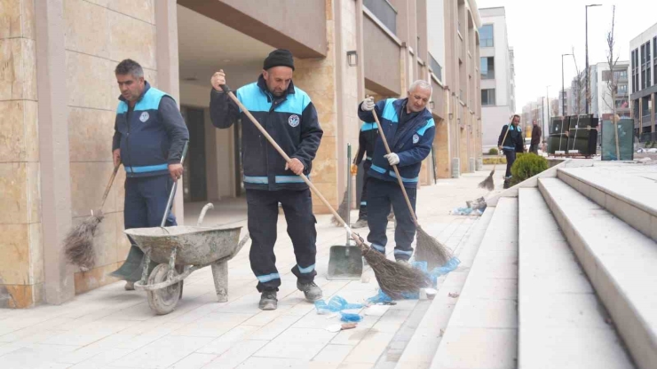 Akpınar Çarşısı’nda Temizlik Çalışmaları Başladı