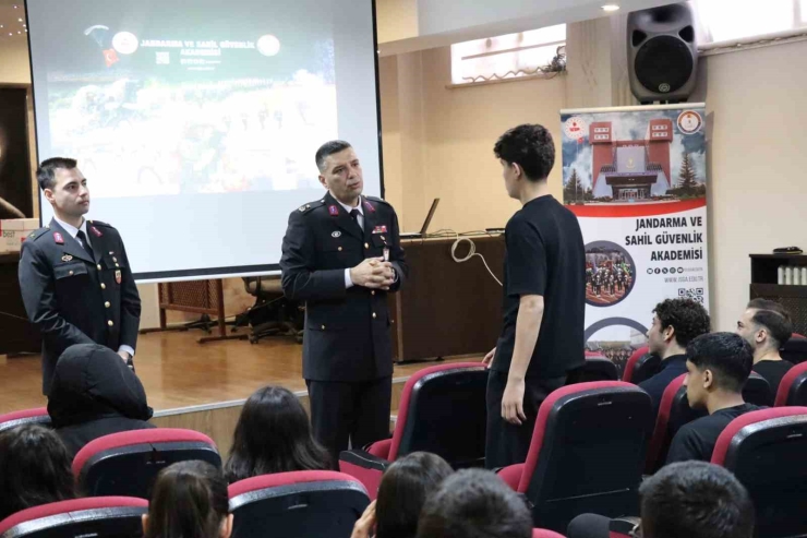 Gaziantep’te Öğrencilere Jandarma Mesleği Tanıtıldı