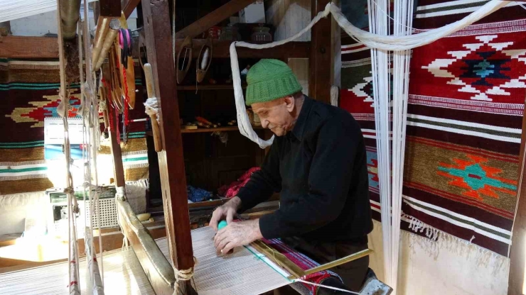 Antep Kilimini Yaşatmak İçin 80 Yıldır Tezgah Başında