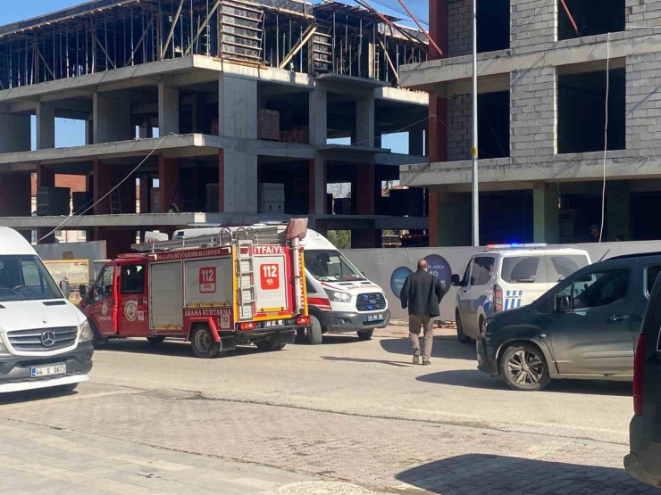 Malatya’da Asansör Boşluğuna Düşen İşçi Yaralandı