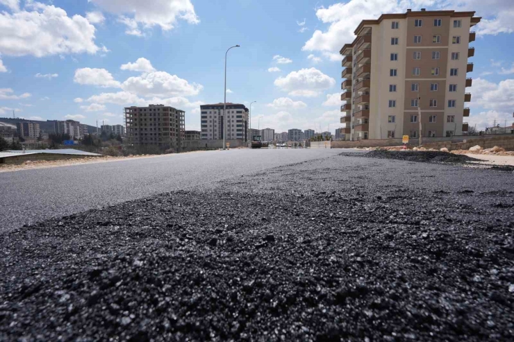 Yılmaz, Asfalt Çalışmalarını Yerinde İnceledi