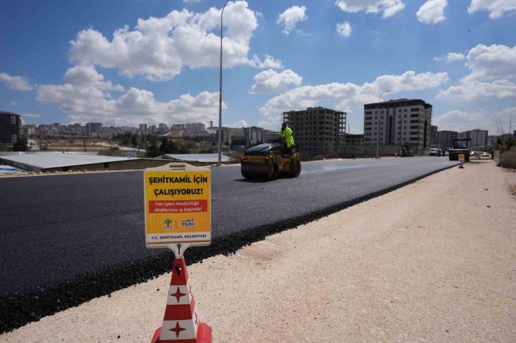 Yılmaz, Asfalt Çalışmalarını Yerinde İnceledi