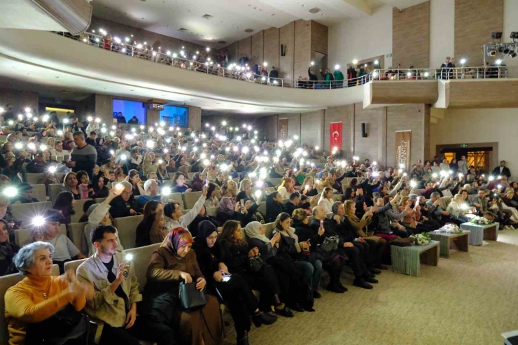 "ustalara Saygı" Konserleri Ferdi Tayfur Şarkılarıyla Devam Etti