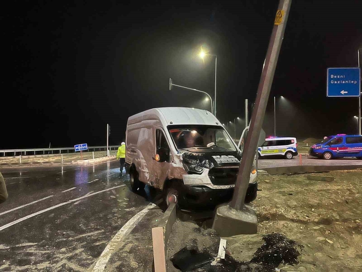 Zincirleme Kazada 4 Kişi Yaralandı