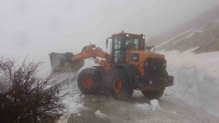 Yoğun Kar Nedeniyle Kapalı Olan Nemrut Dağı Yolu Açılıyor
