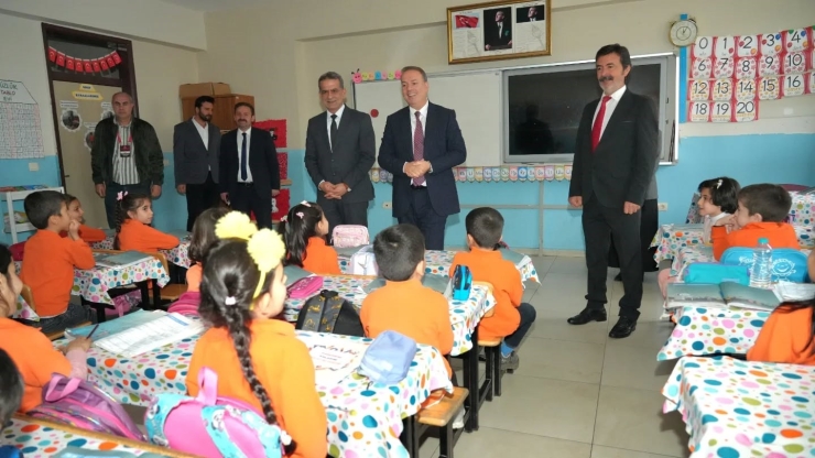 Müdür Tosun, Öğretmen Ve Öğrencilerle Bir Araya Geldi