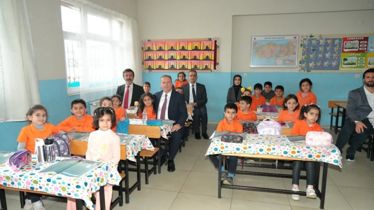 Müdür Tosun, Öğretmen Ve Öğrencilerle Bir Araya Geldi