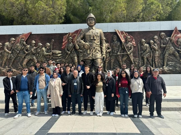 Kahta Belediyesi’nden Öğrencilere Gezi Programı