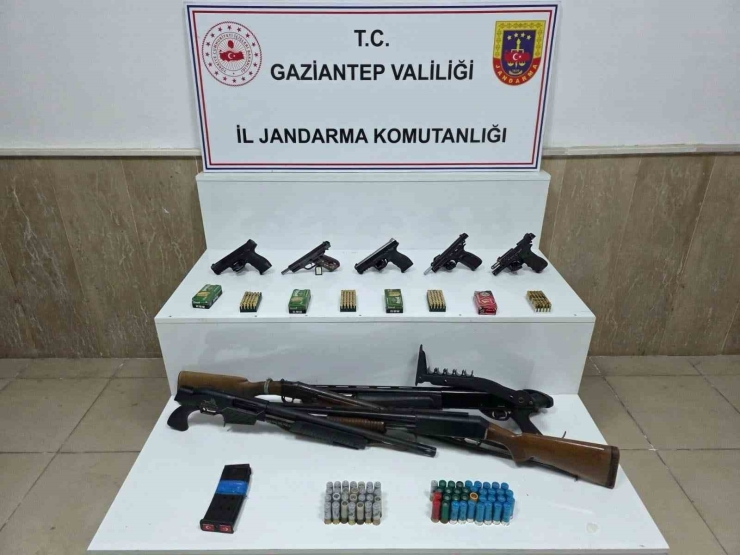 Jandarmanın Uyuşturucu Ve Kaçakçılık Operasyonlarında 311 Şahıs Yakalandı