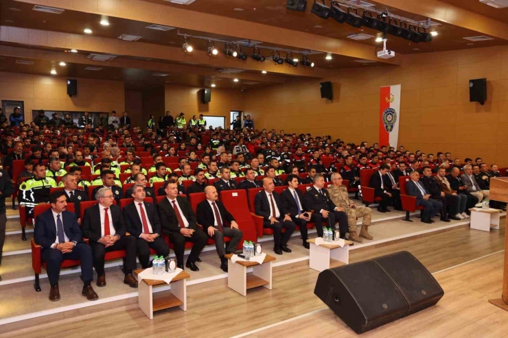 Vali Varol, Güvenli Sürüş Eğitim Seminerine Katıldı