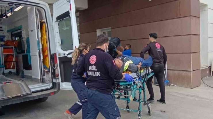 İnşaat İskelesi Çöktü Bir İşçi Yaralandı