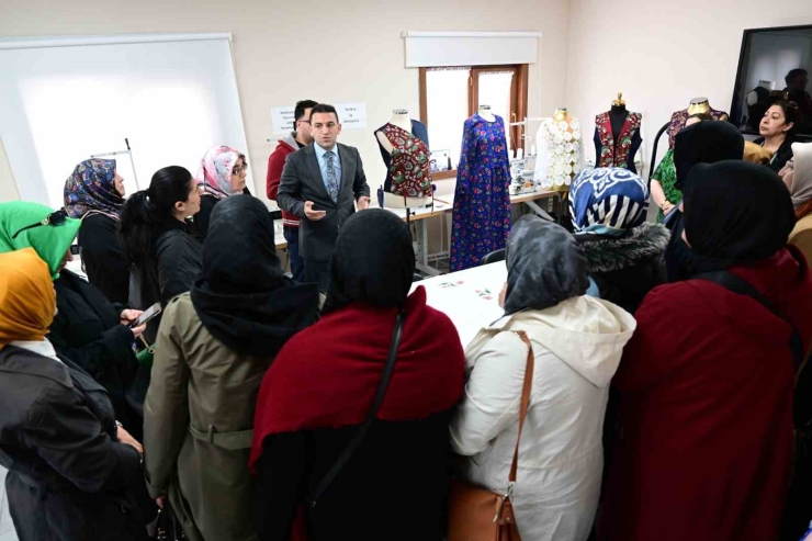 Battalgazi’de Projeler Kadın Kollarına Tanıtıldı