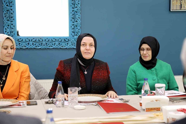 "haydi Gaziantep Koruyucu Aile Olalım" Ve "sofranda Bana Da Yer Var Mı" Temalı Yemek Altlıkları Tanıtıldı