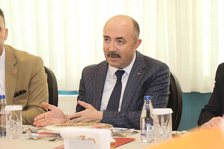 "haydi Gaziantep Koruyucu Aile Olalım" Ve "sofranda Bana Da Yer Var Mı" Temalı Yemek Altlıkları Tanıtıldı