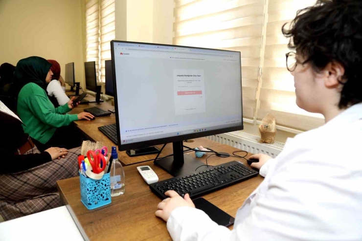 Gaziantep’te Gençlere Küresel Teknoloji Eğitimi