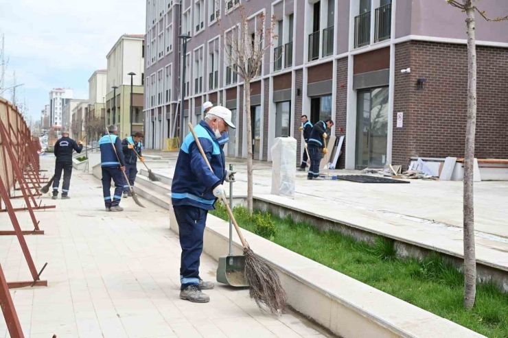 Akpınar Çarşısı’nda Temizlik Çalışmaları Sürüyor