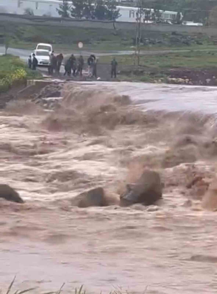 Siverek’te Sağanak Yağış Sele Neden Oldu