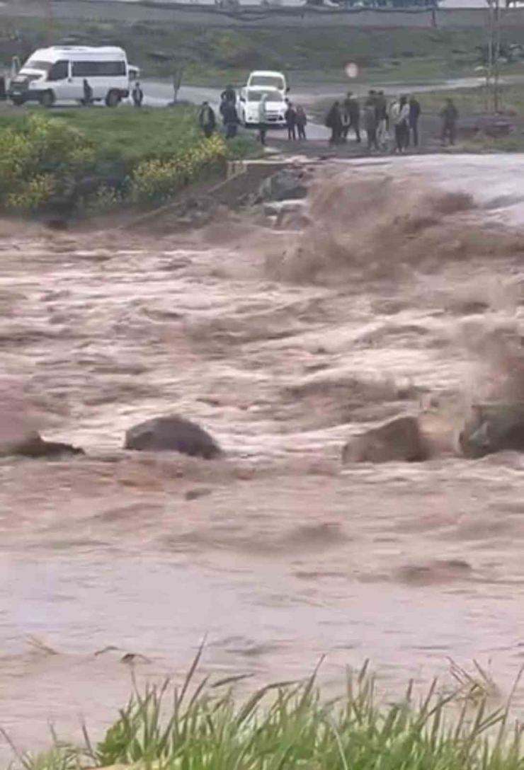 Siverek’te Sağanak Yağış Sele Neden Oldu