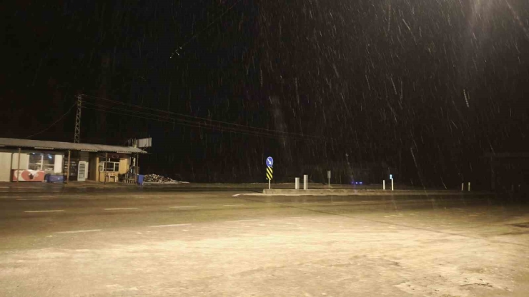 Malatya’nın Yüksek Kesimlerinde Kar Etkili Oluyor