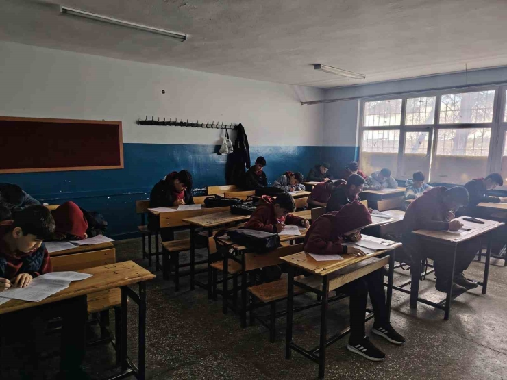 Eğil Belediyesinden Öğrencilere Deneme Sınavı