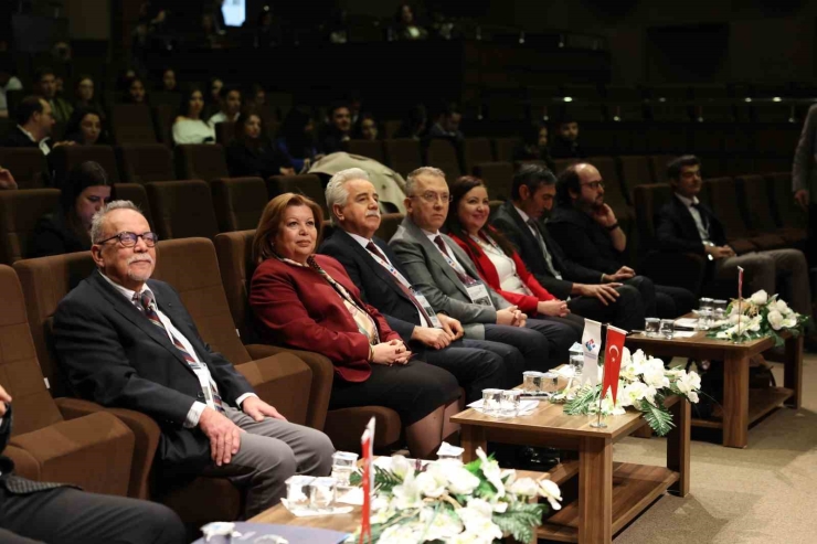 Hasan Kalyoncu Üniversitesi’nde "yara Ve Yanık Tedavisinde Güncel Gelişmeler" Sempozyumu Gerçekleştirildi