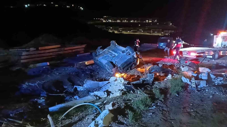 İki Otomobil Çarpıştı: 1’i Ağır, 2 Yaralı