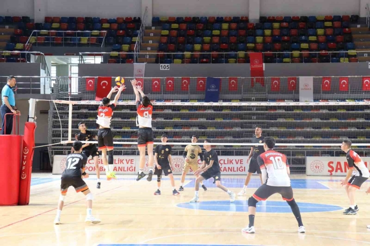Şanlıurfa Büyükşehir Belediyesi Genç Erkekler Voleybol Takımı Filede İddialı