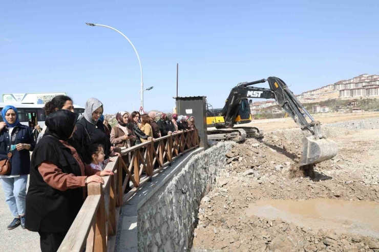 Battalgazi Belediyesi Proje Ve Yatırımları Ak Parti Yeşilyurt Kadın Kolları’na Tanıtıldı