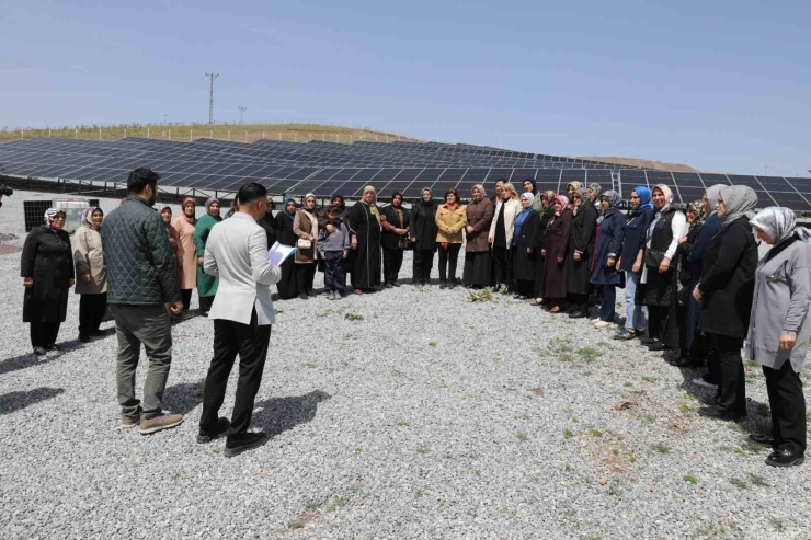 Battalgazi Belediyesi Proje Ve Yatırımları Ak Parti Yeşilyurt Kadın Kolları’na Tanıtıldı