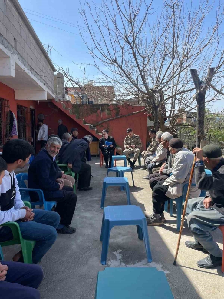 Dicle Kaymakamı Atış, Esnaf Ve Vatandaşlarla Bir Araya Geldi