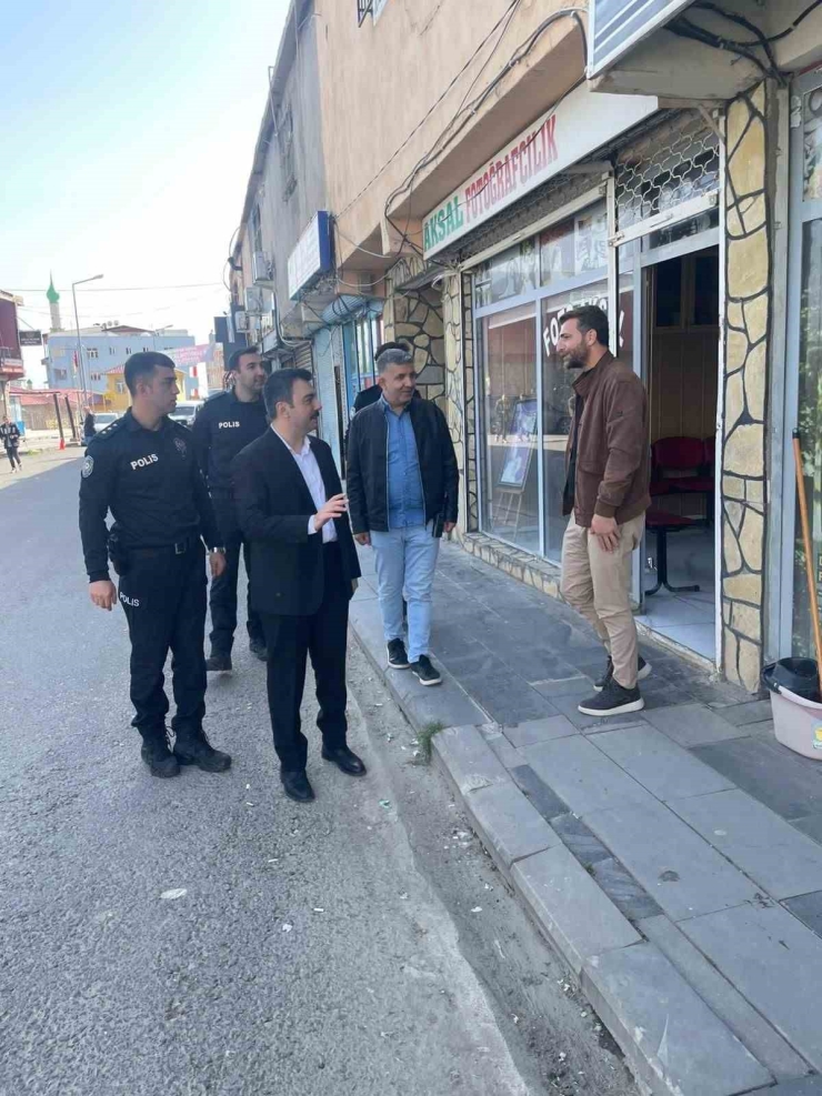 Dicle Kaymakamı Atış, Esnaf Ve Vatandaşlarla Bir Araya Geldi