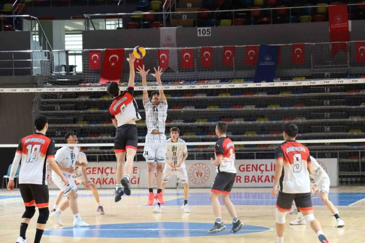 Şanlıurfa Büyükşehir Belediyesi Genç Erkekler Voleybol Takımından Filede İkinci Galibiyet