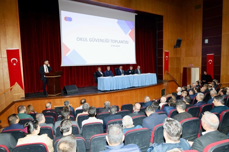 Kahta’da Okul Güvenliği Toplantısı Düzenlendi