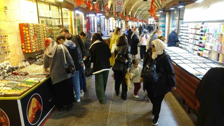 300 Yıllık Zincirli Bedesten Turistlerin Gözdesi