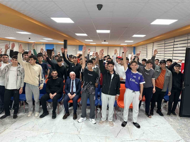 Dicle Selahaddin Eyyubi Gençlik Kampı Gençleri Ağırlamaya Devam Ediyor