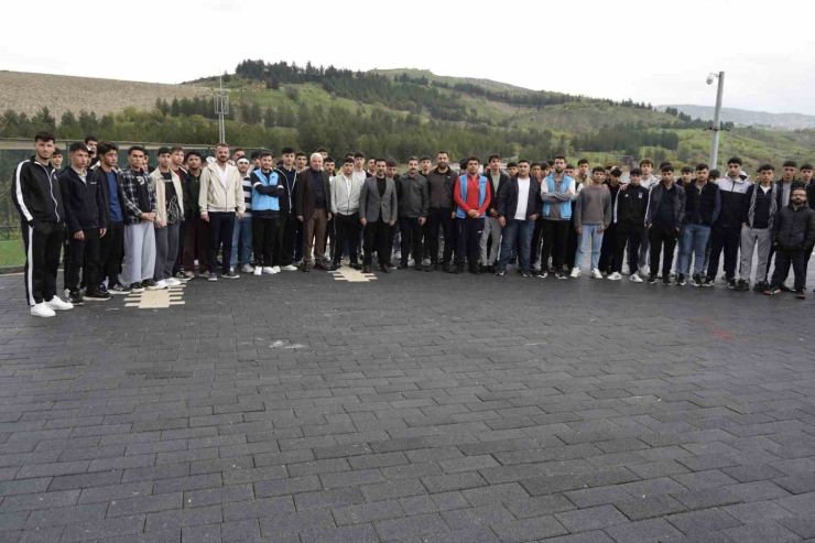 Dicle Selahaddin Eyyubi Gençlik Kampı Gençleri Ağırlamaya Devam Ediyor