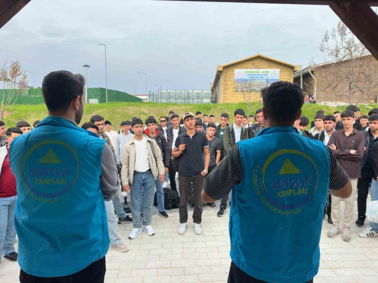 Dicle Selahaddin Eyyubi Gençlik Kampı Gençleri Ağırlamaya Devam Ediyor