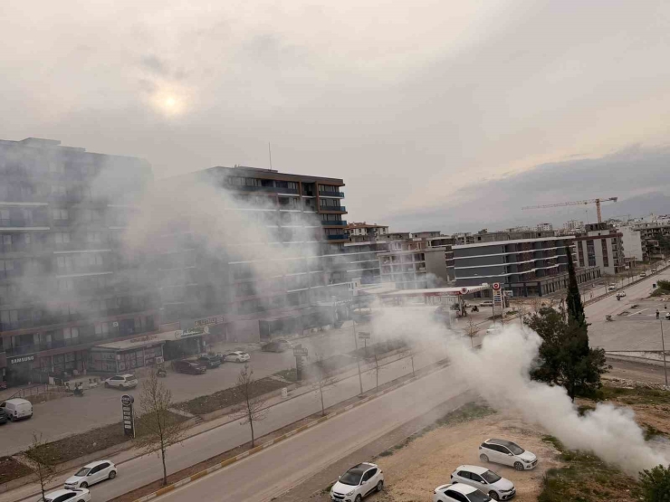 Vatandaşın Yaktığı Atık Yangınını İtfaiye Ekipleri Söndürdü
