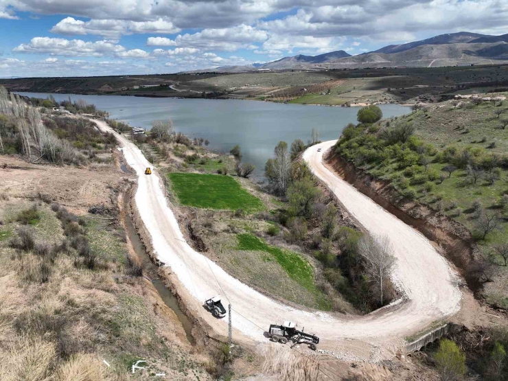 Malatya Büyükşehir Belediyesi Akçadağ’da Grup Yolunu Yeniliyor