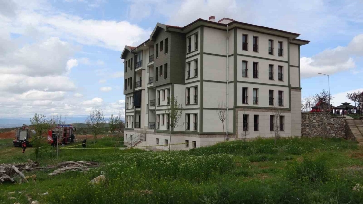 Malatya’da Ev Yangınında 3 Kişi Dumandan Etkilendi