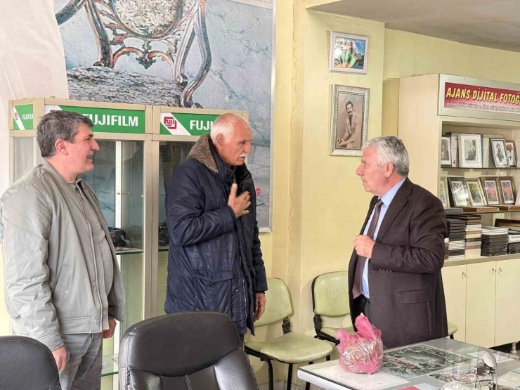 Başkan Karamehmetoğlu Esnaf Ve Vatandaşlarla Bir Araya Geldi