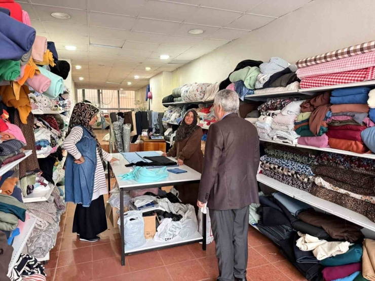 Başkan Karamehmetoğlu Esnaf Ve Vatandaşlarla Bir Araya Geldi